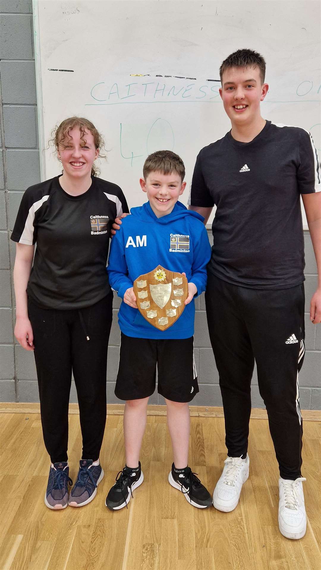 Angus Mackay, on behalf of A & J Mackay Plumbing and Heating Ltd, one of the event sponsors, presenting the shield to Caithness team captains Kirsty Henderson and Taylor Swan.