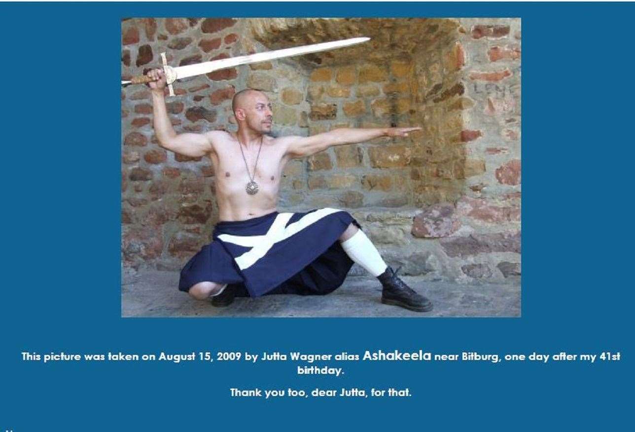 A snapshot taken from Thorsten Sommer's website shows the German national wearing a Scottish saltire flag and brandishing a sword.